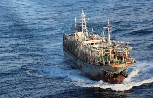 Temporal: Otra vez buques poteros chinos solicitan refugio dentro del mar argentino