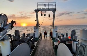 Zarpó el BIP Víctor Angelescu: Nueva campaña para evaluar el calamar argentino